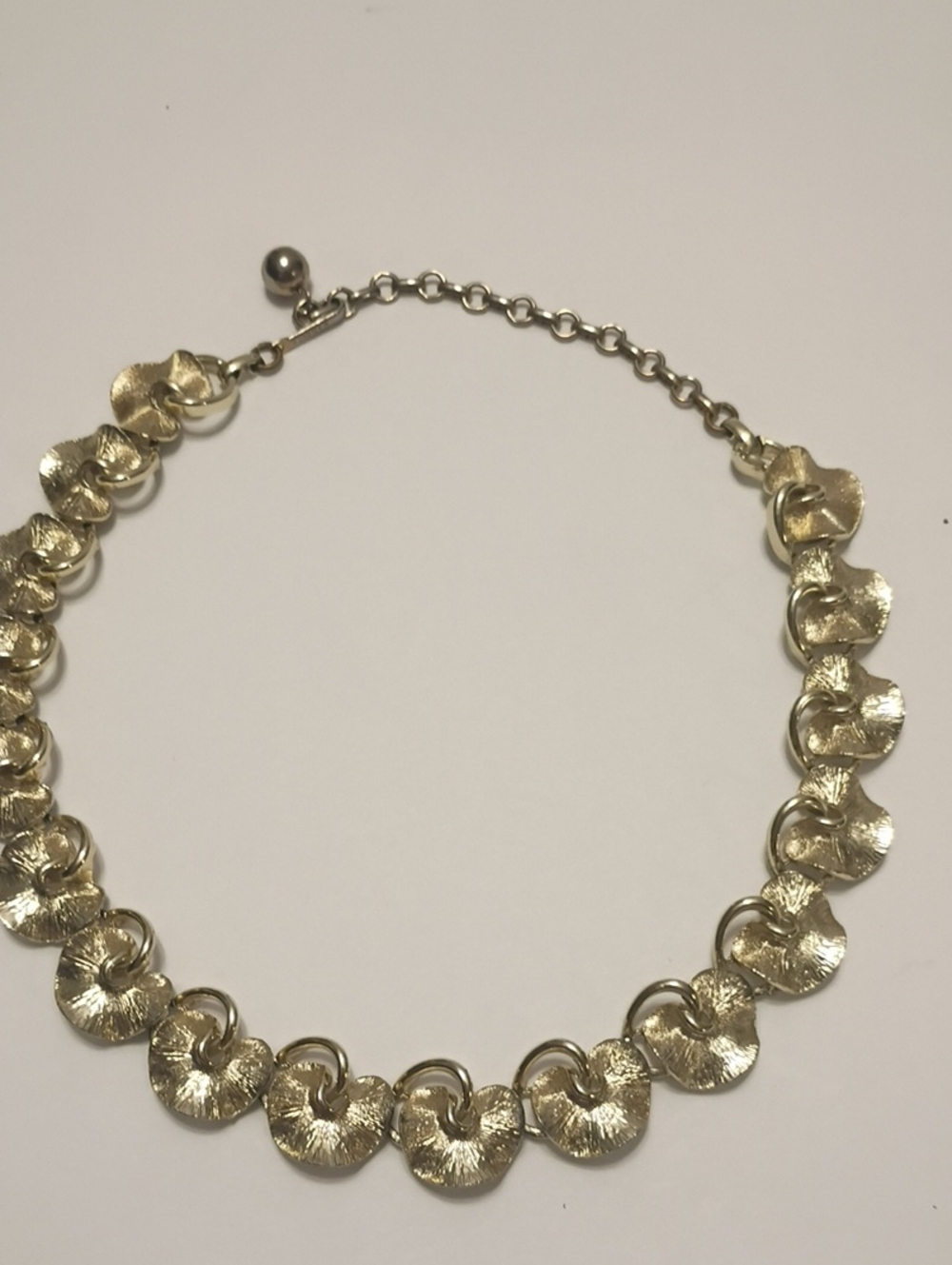Vintage Gold Tone  Textured Floral-Link Choker Necklace